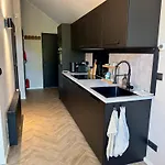 't Boshutje With Hot Tub Chalet Diessen