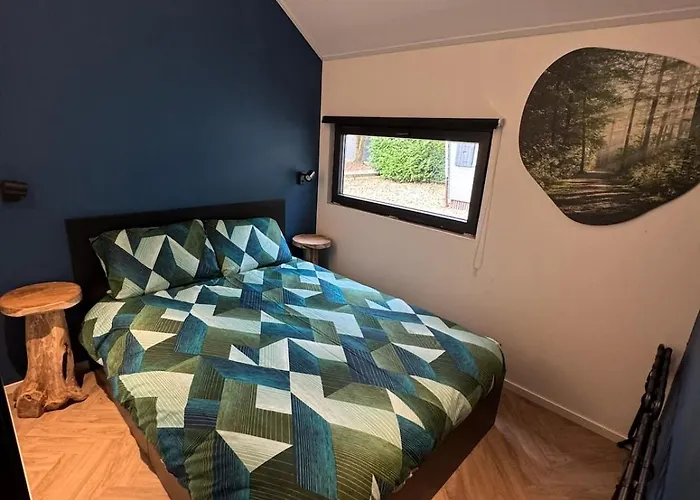 't Boshutje With Hot Tub Chalet Diessen