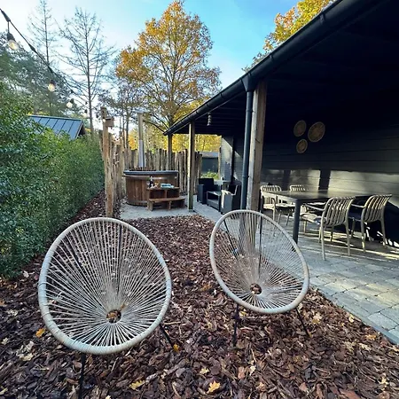 't Boshutje With Hot Tub